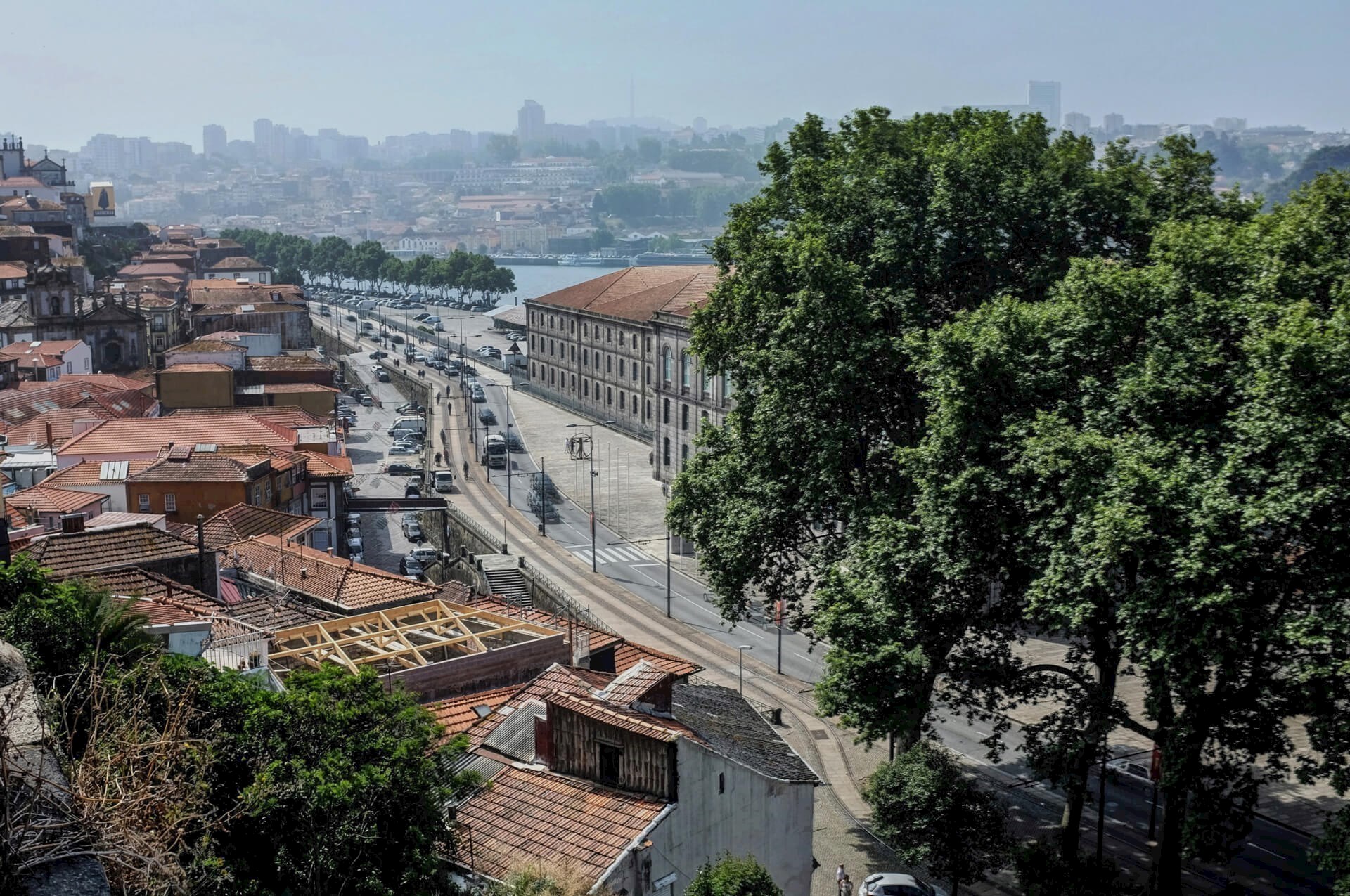 Estrada junto ao rio Douro, Porto
